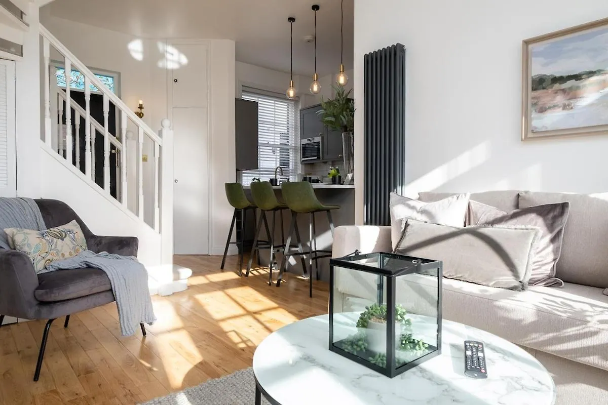 Beautiful Mews Cottage location